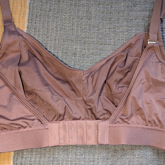 Bodily Do Anything Bra, Size M - Picture 8 of 8